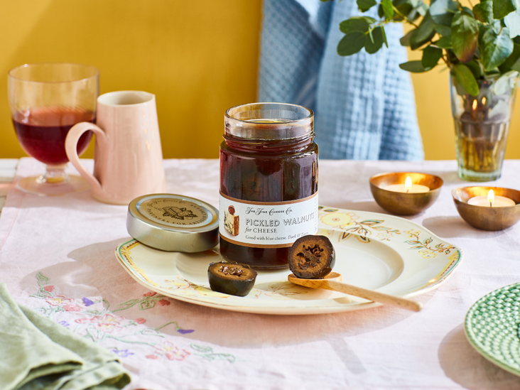 Tangy Pickled Walnuts (310g)