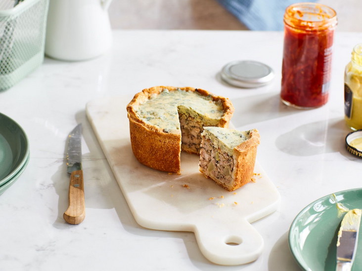 Stilton, Apple and Sage Pork Pie (460g)