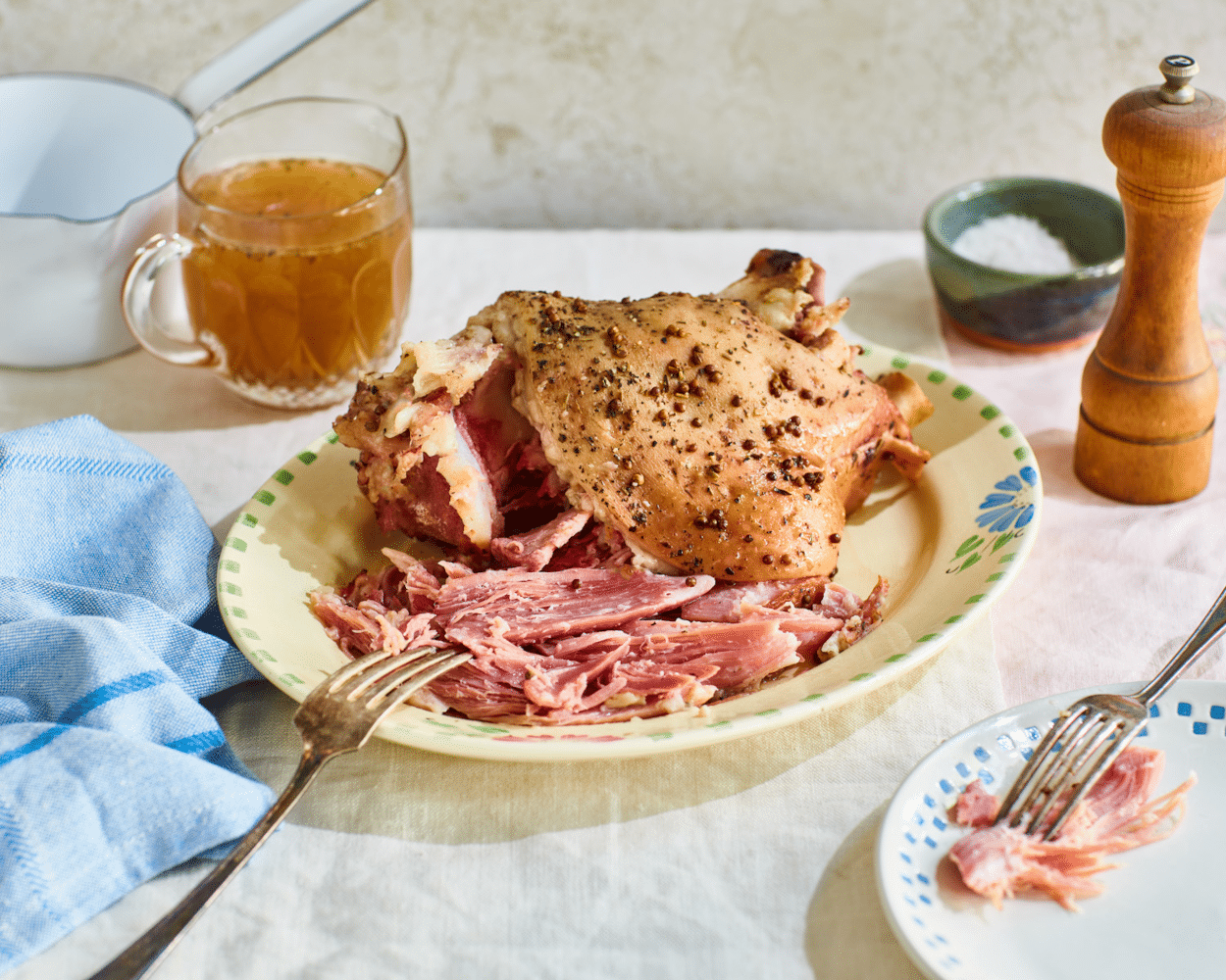 Slow-Cooked Ham Hock in Liquor (1kg)