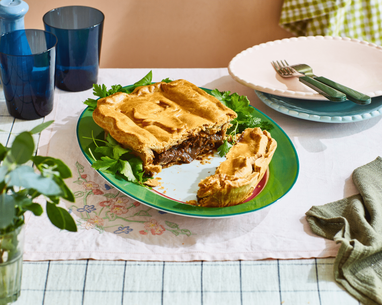 West Country Beef & Ale Family Pie (750g)
