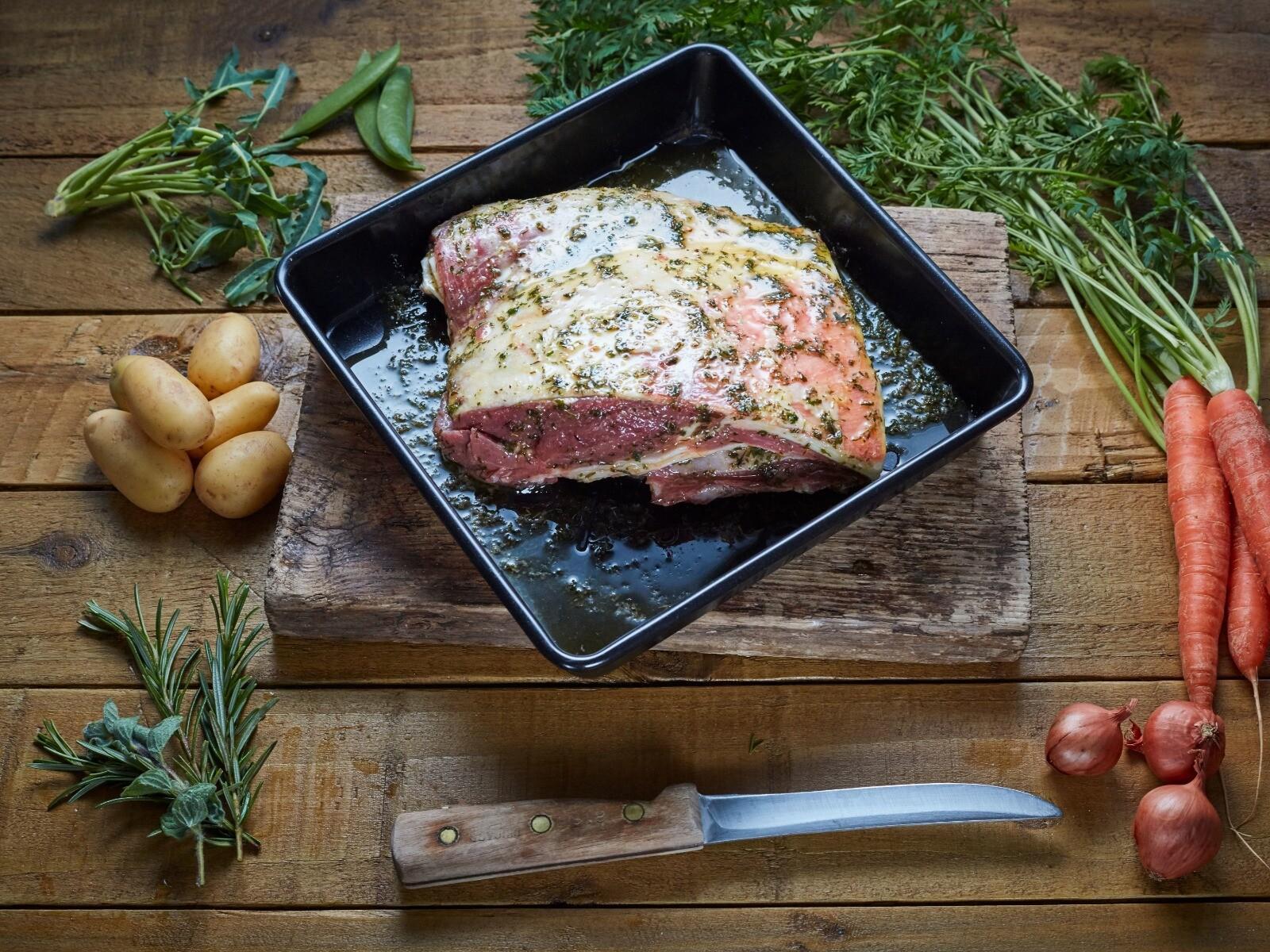 Boneless Shoulder of Lamb in Thyme & Garlic (800g)