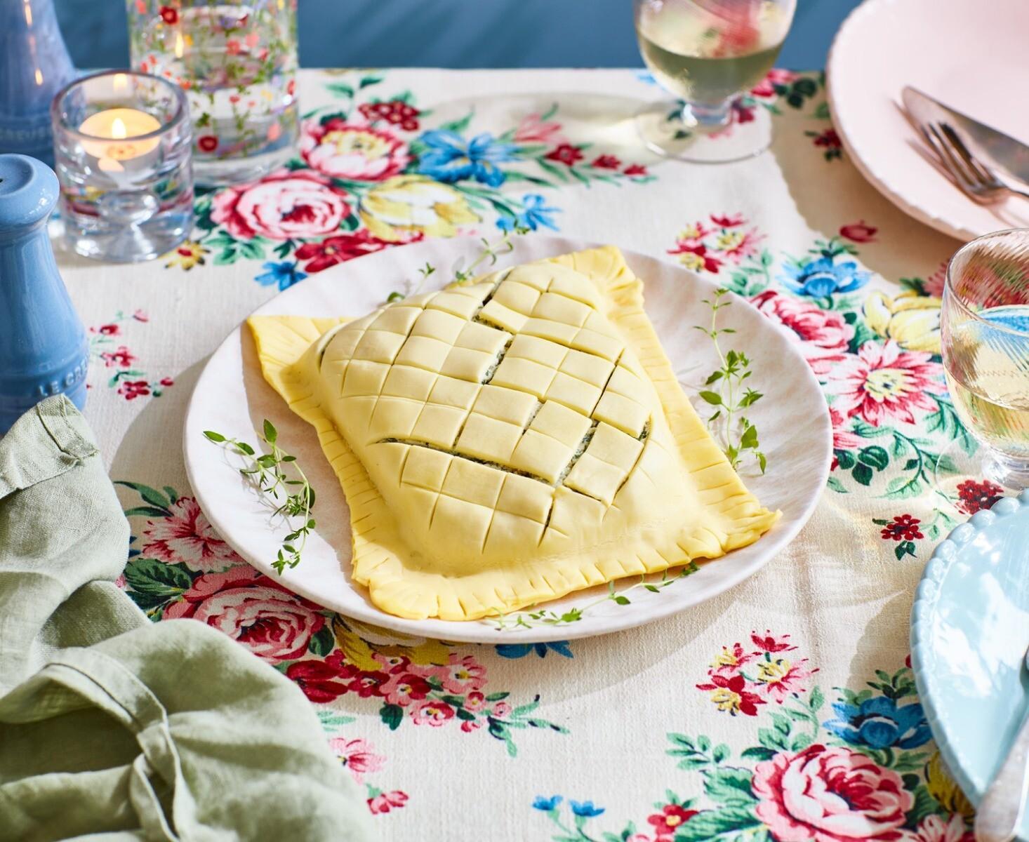 Unavailable - Salmon En Croute (800g)