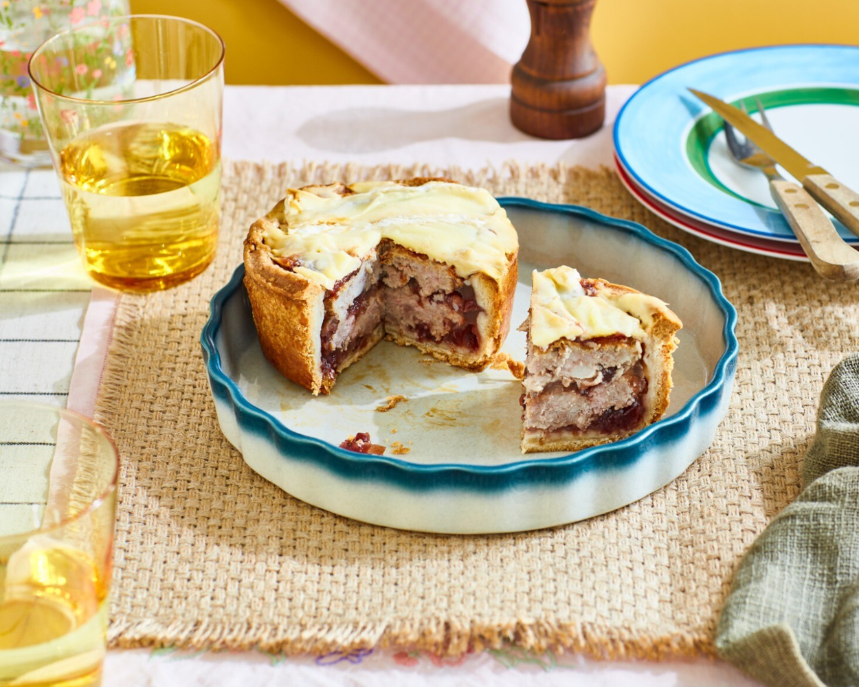 Brie, Bacon & Cranberry Pork Pie (480g)